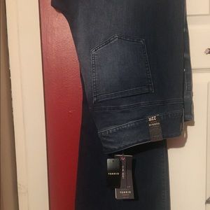 Torrid 22R Slimming Boot Cut Premium Jeans New